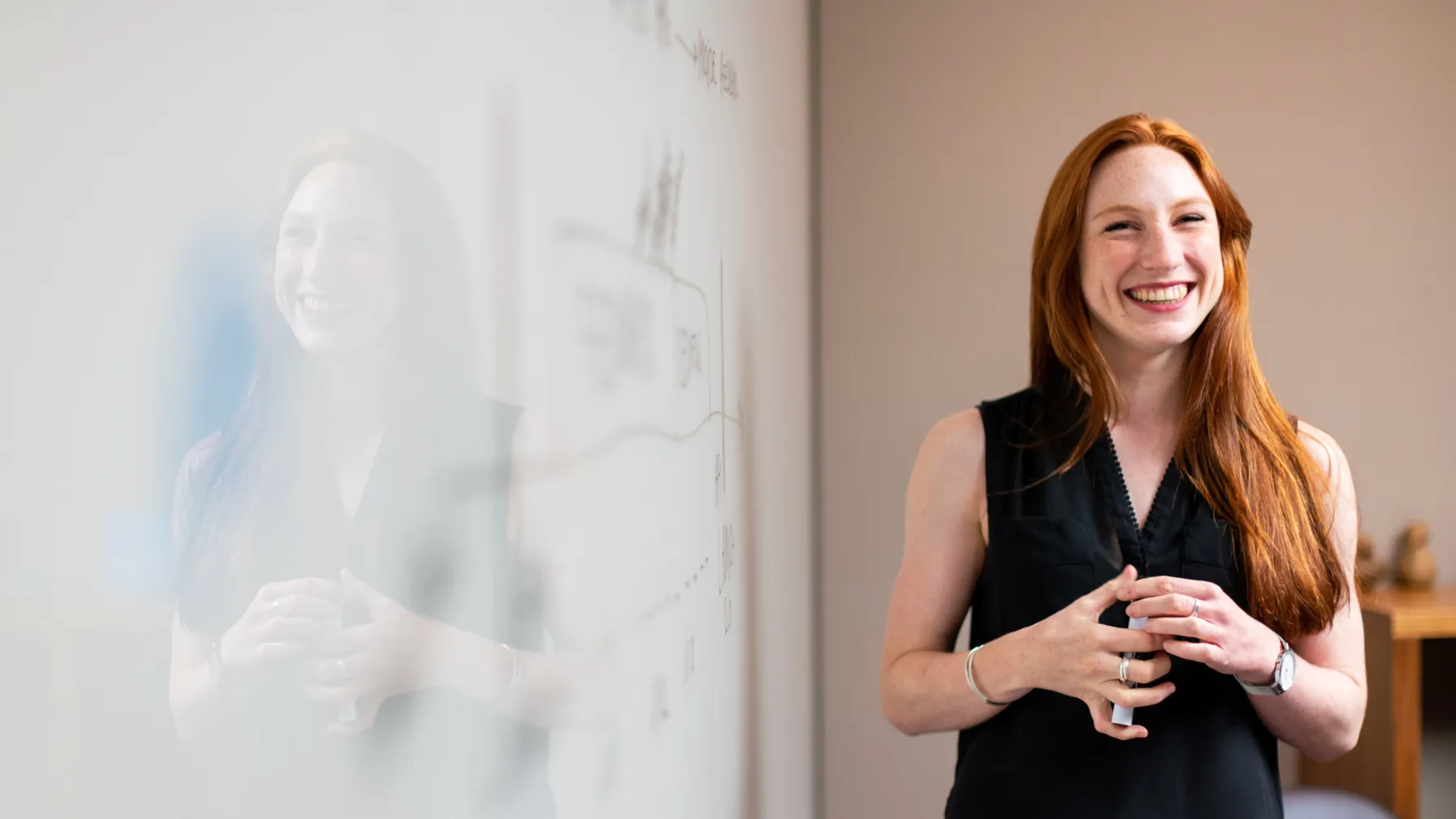 Adiva Teammitglied in professioneller Event-Umgebung.